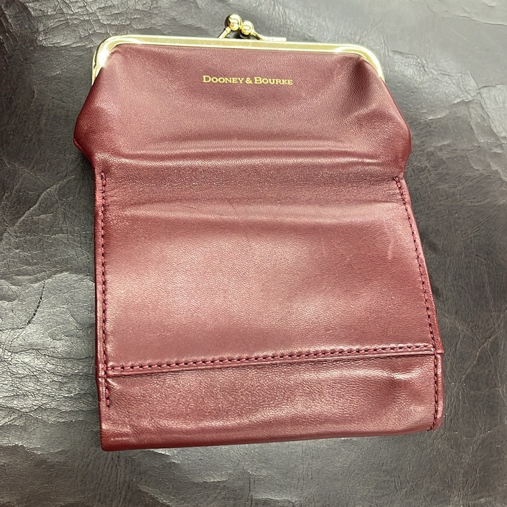 RARE Vintage Dooney & Bourke Burgundy Kiss Lock wallet - Picture 5 of 7